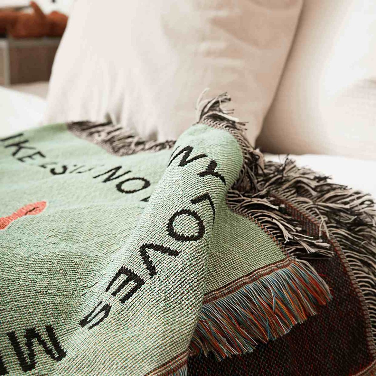 Fete - Fete Easter Bunny & Egg Woven Throw Blanket