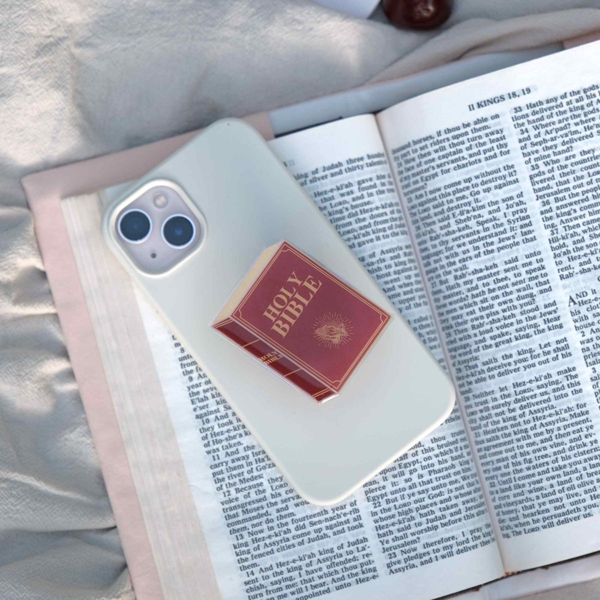 Fete - 'Love' Bible Verse Phone Grip
